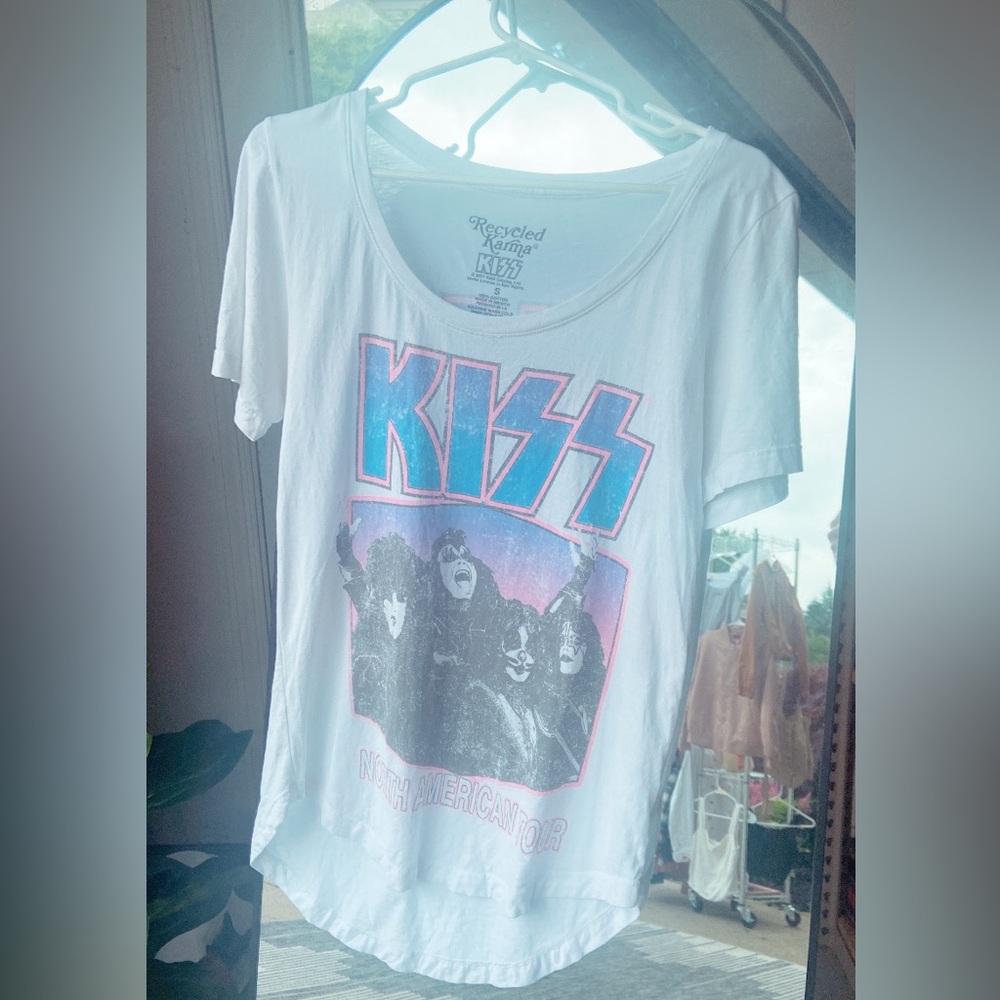Kiss graphic tee
